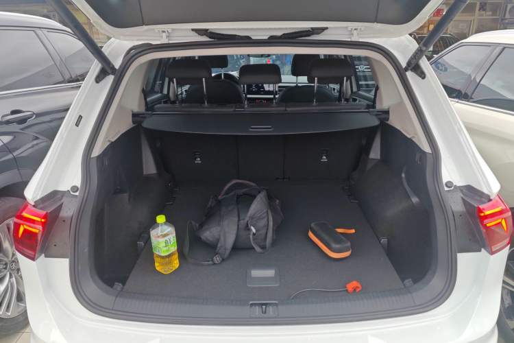 Used Volkswagen Tiguan L 2023 Restyled 330TSI Automatic Two-Wheel Drive R-Line Enhanced Comfort Version
