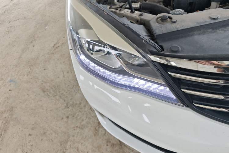 Used Dongfeng Aeolus A60 2016 1.6L Automatic Luxury Model Right Front Headlight