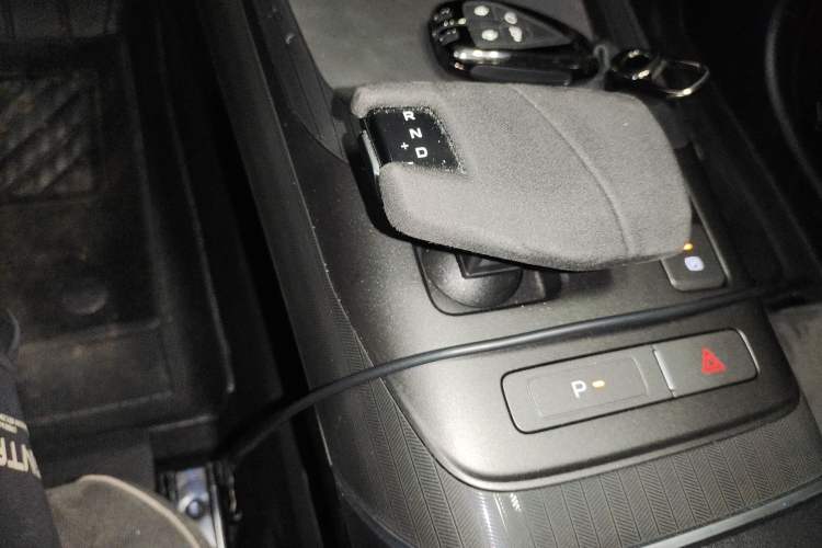 Used CHANGAN Eado 2025 Blue Whale 1.5T 500Bar Prestige Model Gear Lever