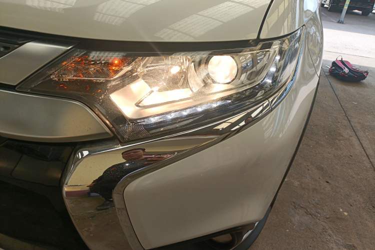 Used Mitsubishi Outlander 2019 2.0L Two-Wheel Drive Comfort Edition 5 Seats China VI Standard