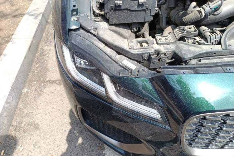 Used Jaguar XFL 2023 XFL 2.0T P250 Two-Wheel-Drive Prestige Luxury Gold Edition Right Front Headlight