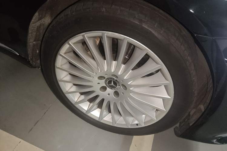 Used Mercedes-Benz Maybach S-Class 2018 S 450 4MATIC Right Front Wheel Hub