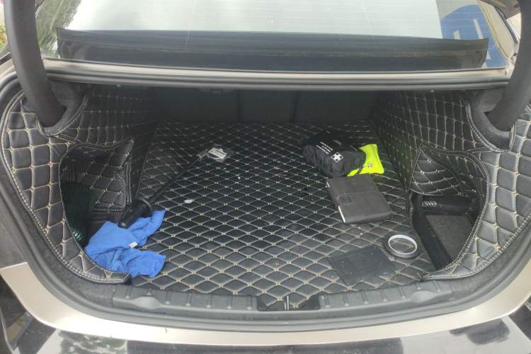 Used BMW 3 Series 2018 320Li Leading Luxury Package Trunk