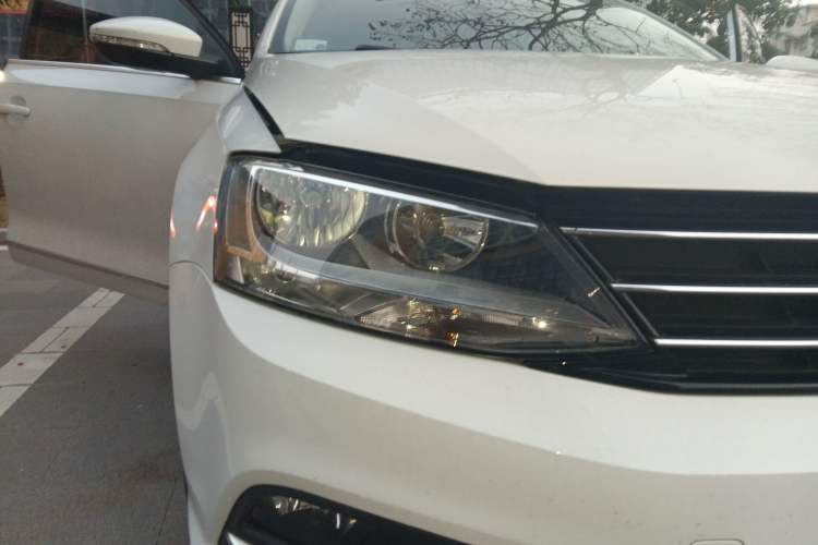 Used Volkswagen Sagitar 2017 230TSI Manual Comfort Model
