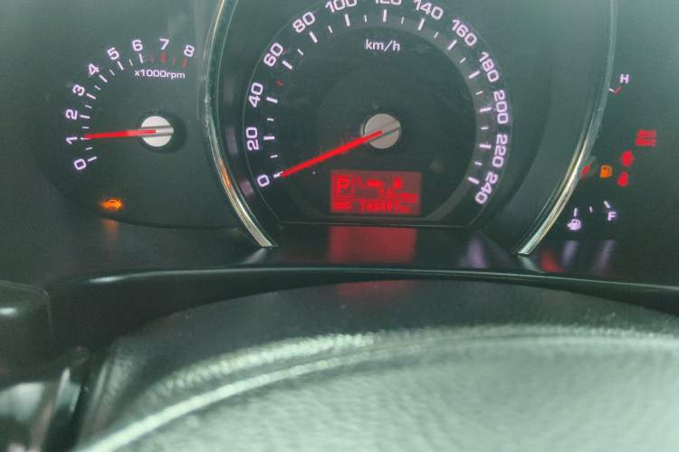 Used Kia Sportage R 2014 2.0L Automatic Two-Wheel Drive GLS Trim Odometer Close Up