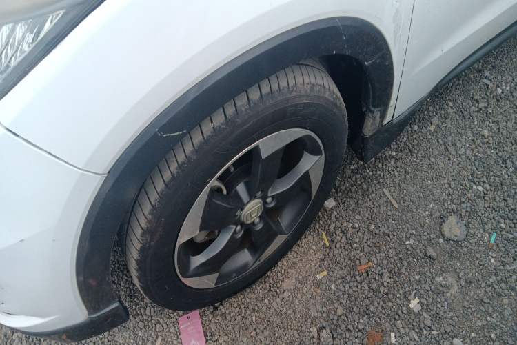 Used Honda Vezel 2015 1.8L CVT Four-Wheel Drive Flagship Model Exterior 4