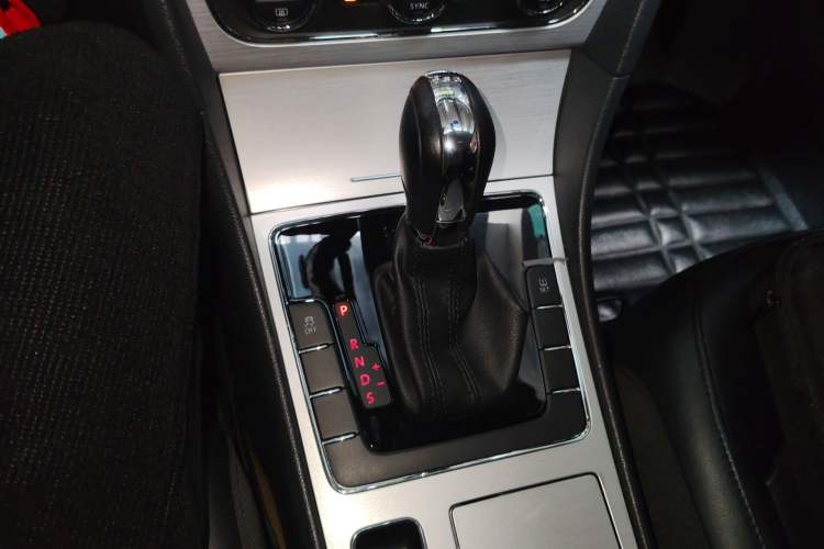 Used Volkswagen Passat 2014 1.8TSI DSG Prestige Edition Gear Lever