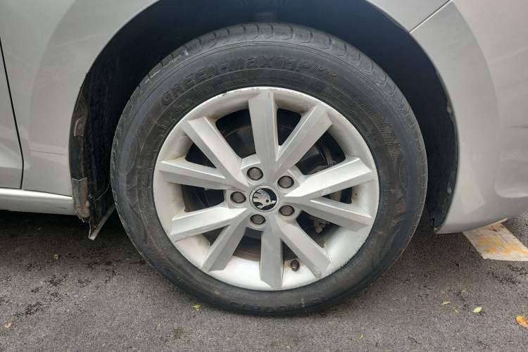 Used Skoda Rapid 2015 1.6L Automatic Smart Selection Model