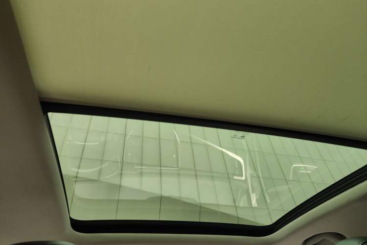 Used Roewe RX5 2018 30T Two-Wheel Drive Automatic Internet Smart Edition
