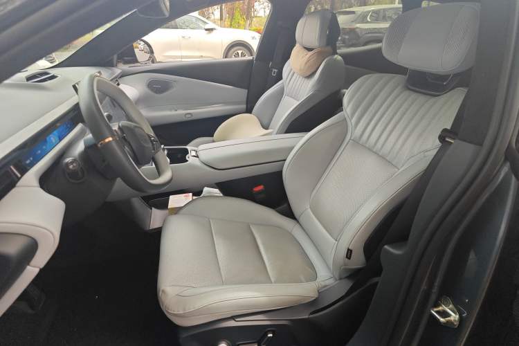 Used Lynk & Co Z10 2025 95 kWh 766 km Range Rear-Wheel Drive Max