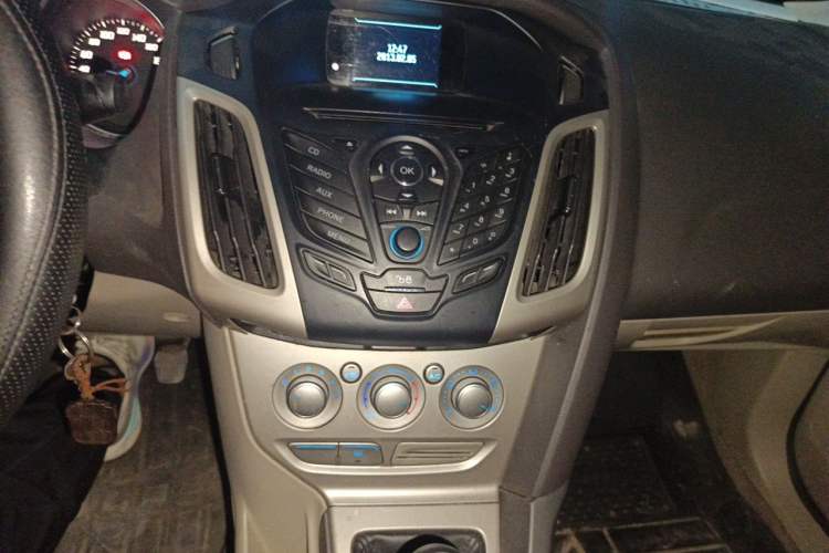 Used Ford Focus 2012 Sedan 1.6L Manual Comfort Model
