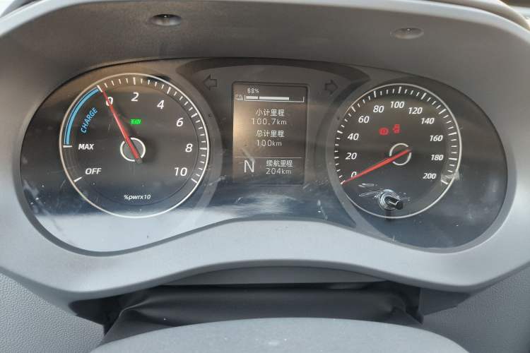 Used Wuling Yangguang 2024 300KM Comfort Version Passenger Van 75kW