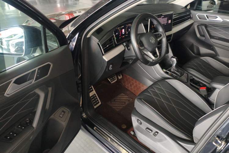 Used Volkswagen Tiguan L 2024 Outstanding Model 330TSI Automatic Two-Wheel Drive R-Line Dragon Glory Edition