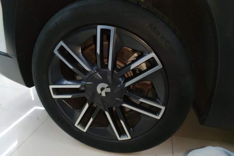 Used Nio EC6 2020 430 km Sport Version Right Rear Wheel Hub
