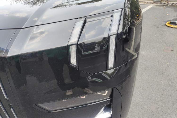 Used Zeekr 009 2024 Six-Seat Executive Version 4WD 108 kWh Left Front Headlight