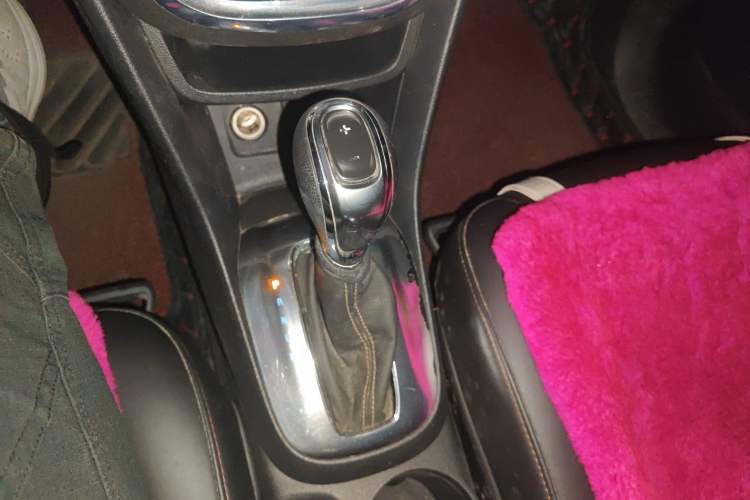 Used Buick Encore 2013 1.4T Automatic All-Wheel Drive Flagship Edition Gear Lever