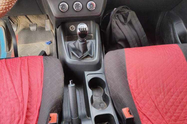 Used Dongfeng Fengon 380 2022 1.5L Standard Edition 7-Seater Passenger Vehicle