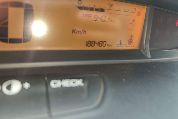 Used Citroen C-Quatre 2013 1.6L Manual Prestige CNG Model Odometer Close Up