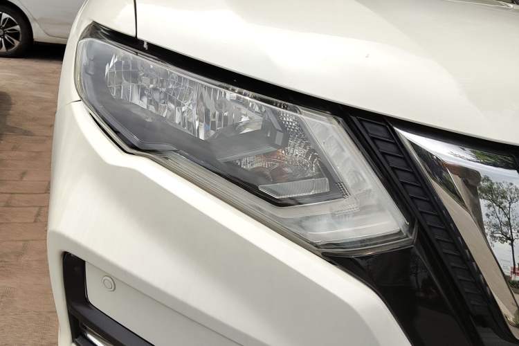 Used Nissan X-Trail 2017 2.5L CVT Leading Edition 4WD Right Front Headlight