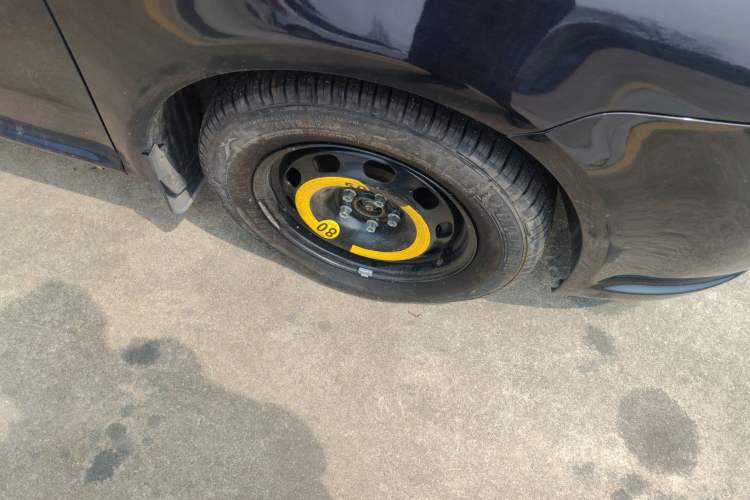 Used Volkswagen Lavida 2011 1.6L Automatic PinYou Edition Right Front Wheel Hub