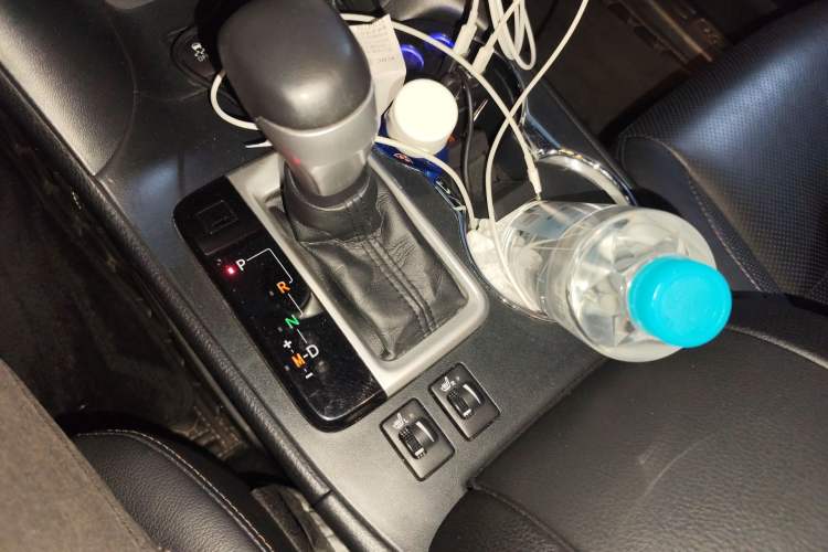 Used Toyota Highlander 2015 2.0T Two-Wheel Drive Luxury Edition 7 Seats Gear Lever