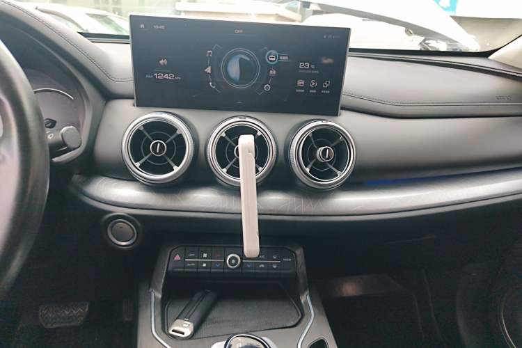 Used Wey VV5 2020 1.5T Two-Wheel Drive Color Pioneer