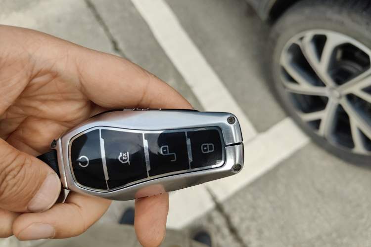 Used BYD Tang New Energy 2024 DM-i Glory Edition 112KM Prestige Model Vehicle Key