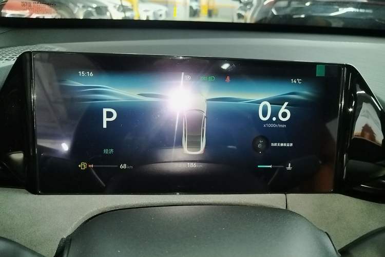 Used Changan UNI-V 2025 Model Third-Generation 2.0T Dynamic Edition