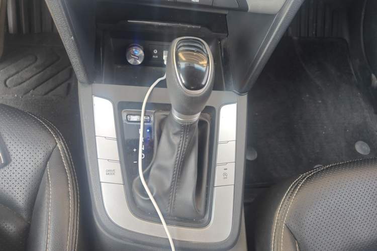 Used Hyundai Elantra (6th Generation / Lingdong) 2016 1.6L Automatic ZhiXuan – Elite Version Gear Lever