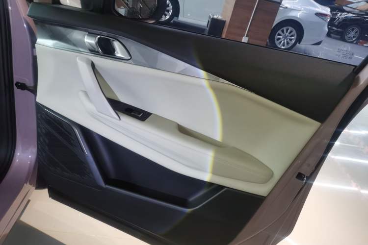 Used Lynk & Co 06 EM-P 2023 1.5T Remix PHEV Shero