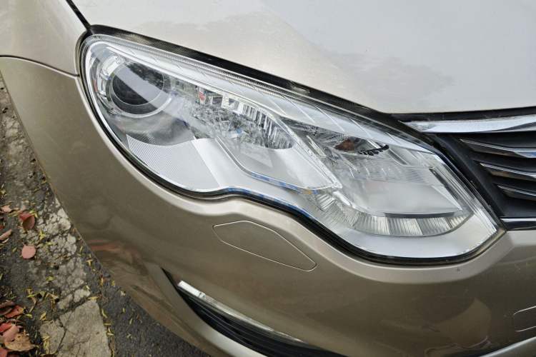 Used Roewe 550 2013 550D 1.8T Automatic Premium Edition Right Front Headlight