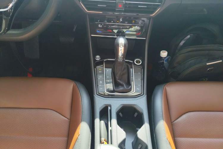 Used Volkswagen Lavida 2021 280TSI DSG Luxury Edition Gear Lever