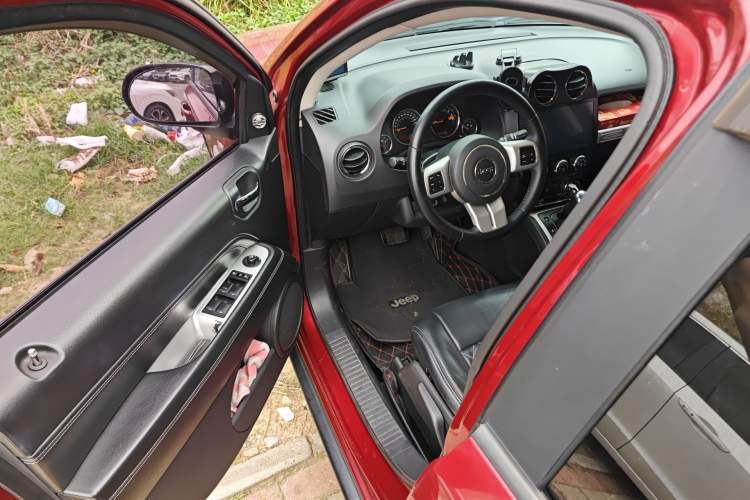 Used Jeep Compass 2014 2.4L four-wheel drive sport version