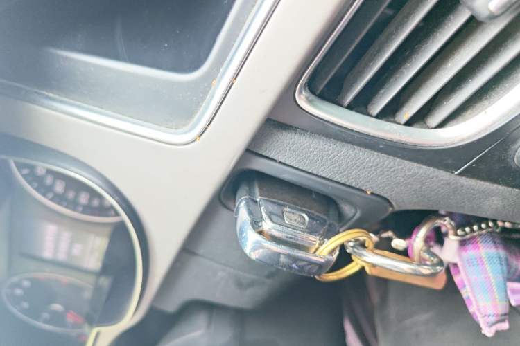 Used Audi A4L 2015 35 TFSI Automatic Standard Model Vehicle Key