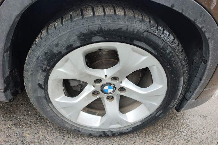 Used BMW X1 2012 sDrive18i Luxury Model Right Front Wheel Hub