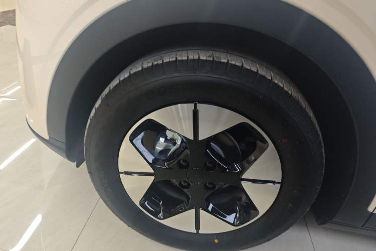 Used Geely Galaxy Geome 2025 UP 410km Exploration Edition Left Front Wheel Hub