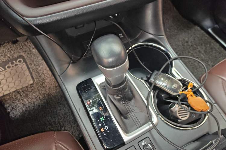 Used Toyota Highlander 2018 2.0T Four-Wheel Drive Prestige Version 7 Seats China V Emission Standard Gear Lever