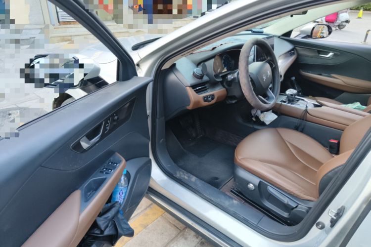 Used Hongqi E-QM5 2022 431 km Charge & Enjoy Edition Driver Seat