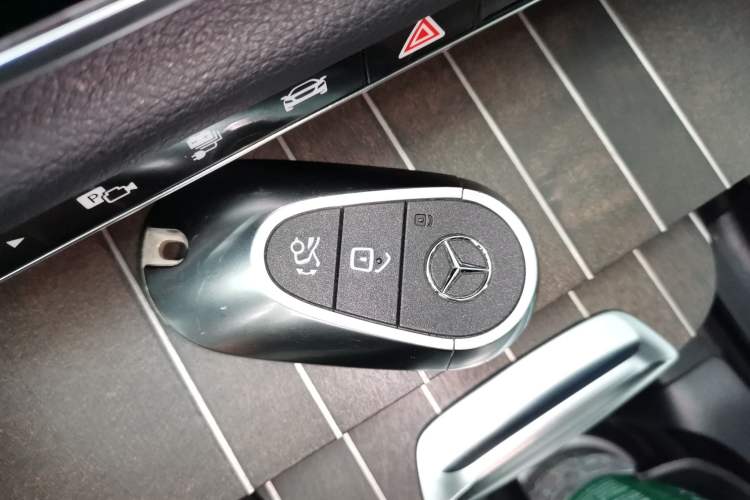 Used Mercedes-Benz E-Class New Energy 2024 E 350 e L Plug-in Hybrid Sedan Interior 1