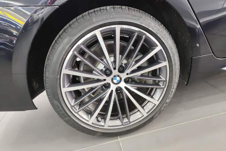 Used BMW 5 Series 2023 Restyled 530Li Leading Edition M Sport Package