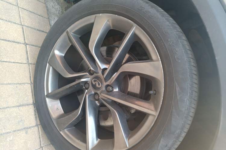 Used Infiniti QX50 2018 2.0T Four-Wheel Drive Elite Edition Right Front Wheel Hub