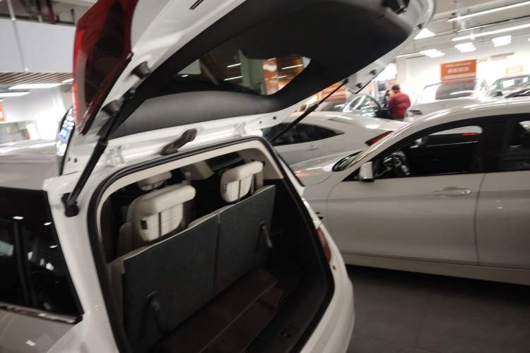 Used Buick GL6 2018 18T 6-Seater Elite Model
