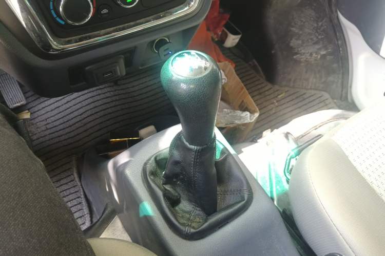 Used Jinbei Hiace X30 2023 1.5L Business-Style Passenger Van 5/6/7-Seater Non-Air-Conditioned Version SWC15M
