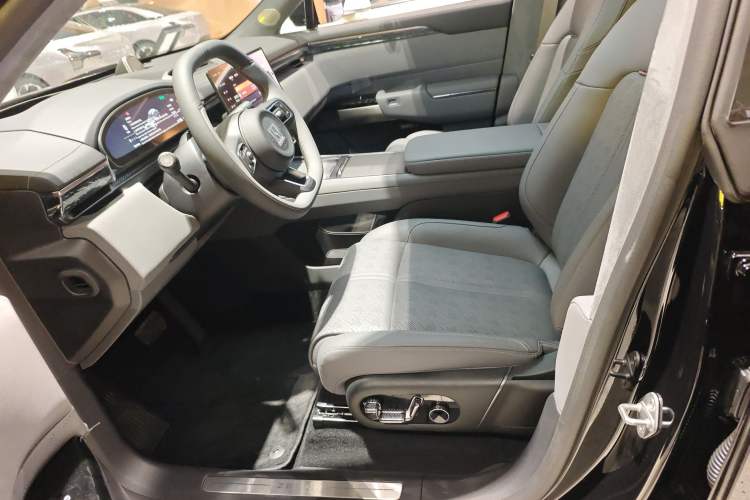 Used Zeekr 7X 2026 75kWh Rear-Drive MAX Edition Left Front Seat