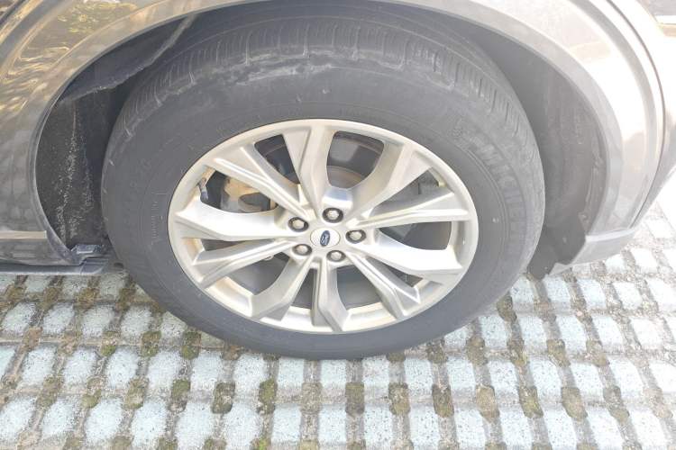 Used Ford Explorer 2020 EcoBoost 285 Rear-Drive Trend Edition 6 Seats Right Front Wheel Hub