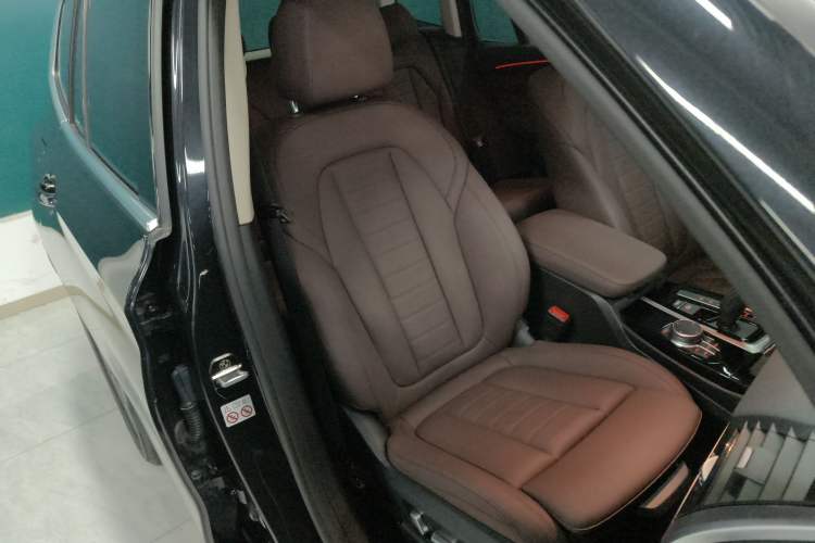 Used BMW X3 2021 Facelift xDrive25i Luxury Package Right Front Seat