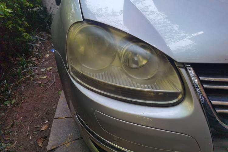 Used Volkswagen Sagitar 2011 1.6L Manual Comfort Version Right Front Headlight