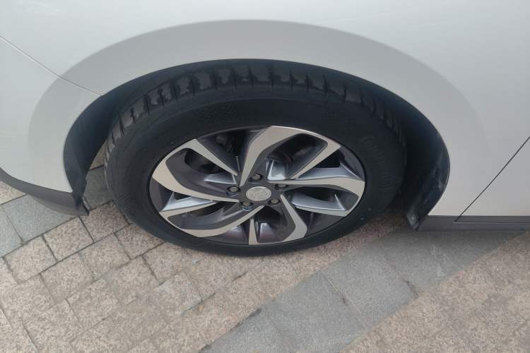 Used Buick Velite 6 2019 Connected Fashion Model