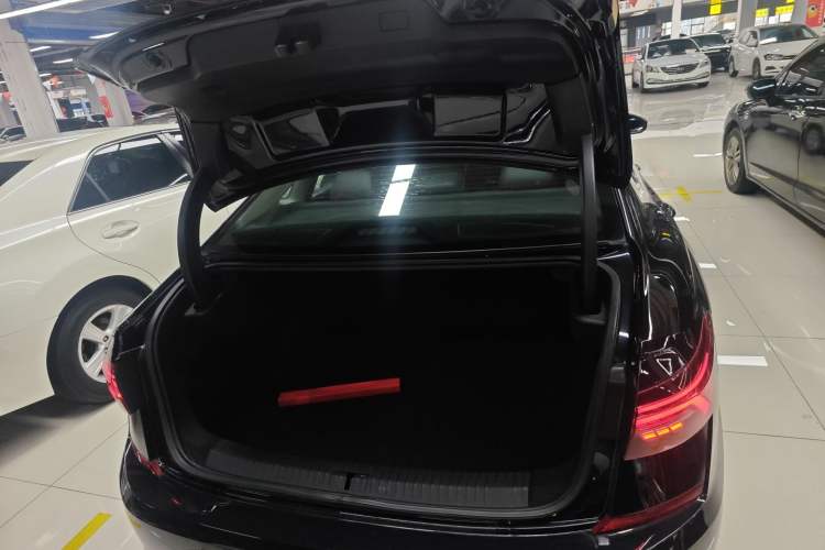 Used Volkswagen Passat 2019 330TSI Elite Edition China VI Trunk