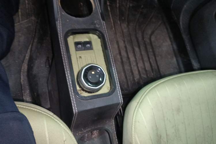 Used Geely Auto Panda 2023 Panda Mini 200km Endurance Bear Gear Lever